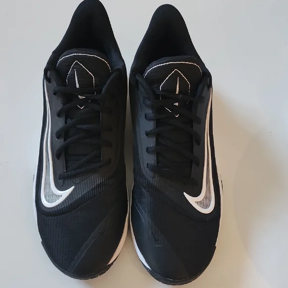 Nike Black and White Athletic Shoes - Picture 2 of 10